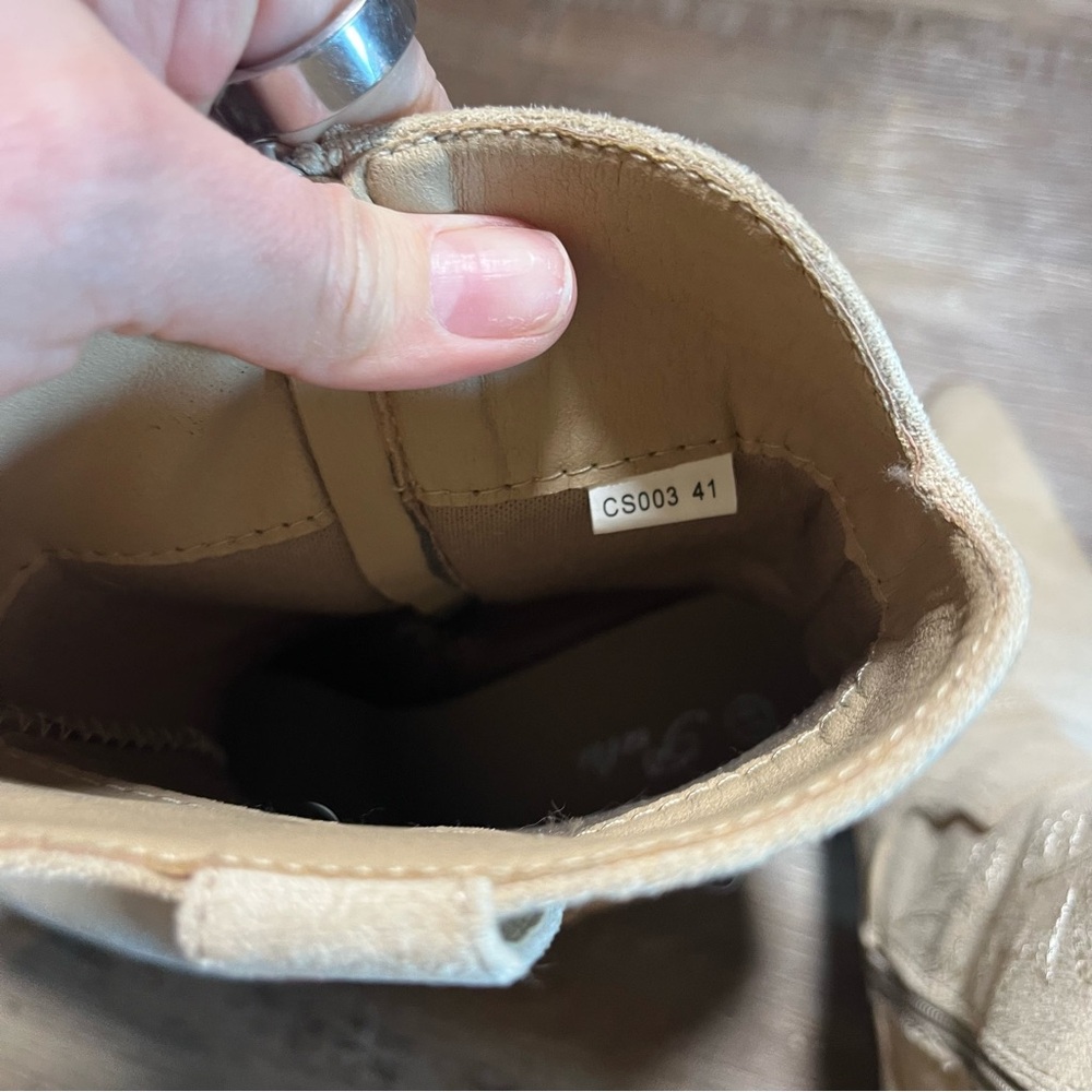 Tan faux suede short cowboy boots - Picture 4 of 5
